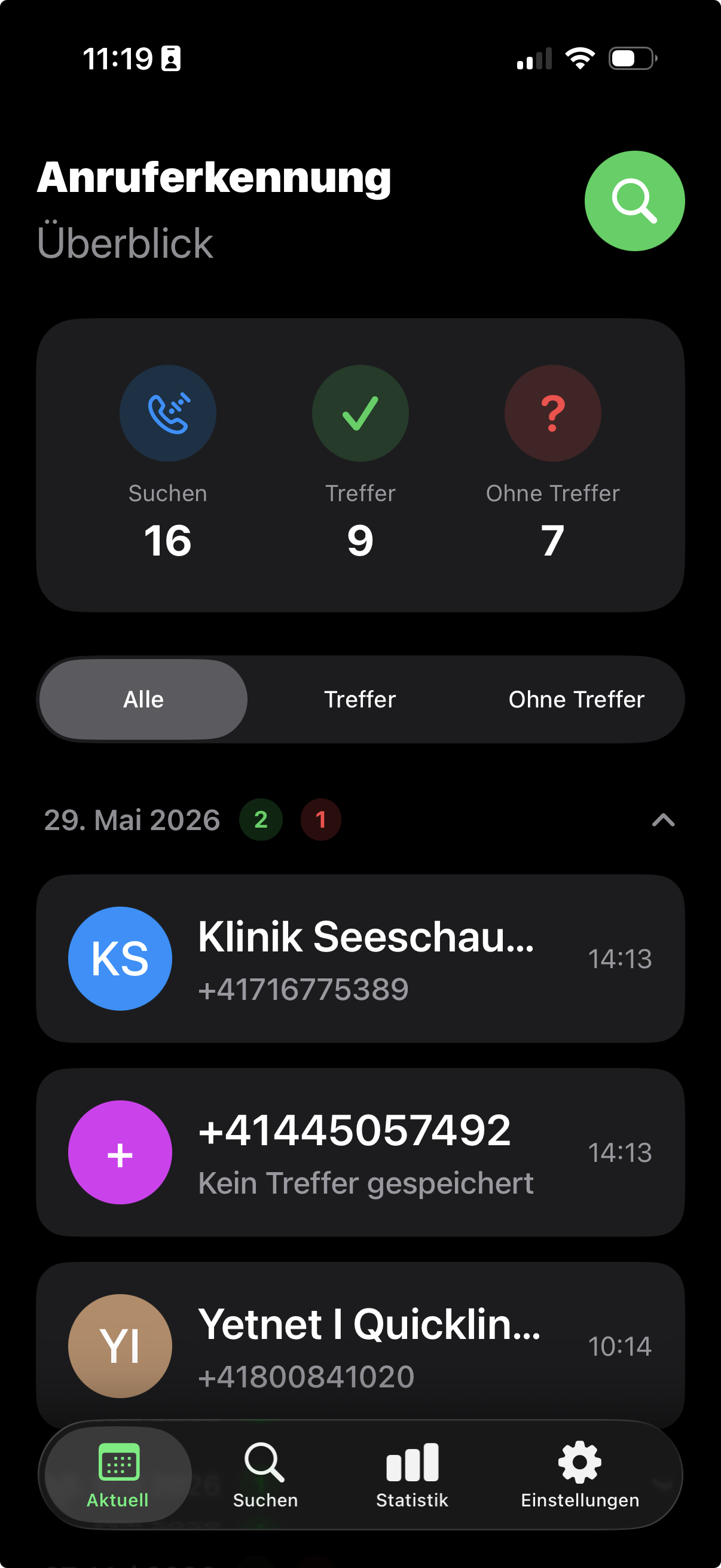Aufgeklappter Caller-Lookup-Verlauf mit Treffern und Nummern ohne gespeicherten Treffer